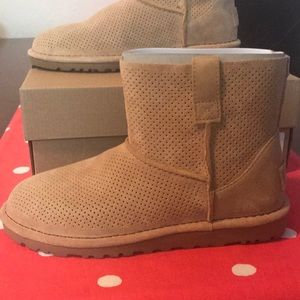 UGG women’s classic unlined mini boots